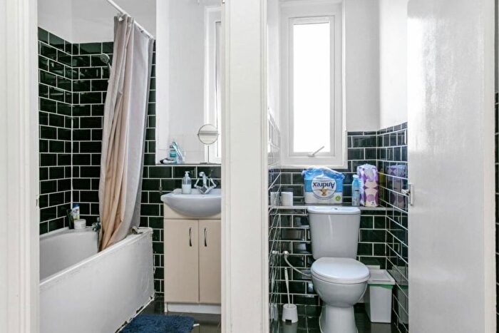 3 Bedroom Flat For Sale In Bannister House, Homerton High Street, London, E9
