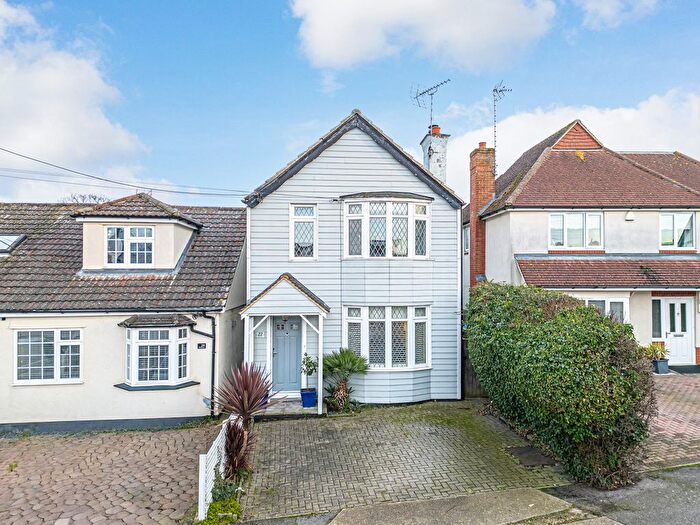 4 Bedroom Detached House For Sale In The Crescent, Benfleet, SS7