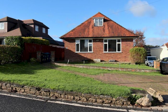 4 Bedroom Detached Bungalow To Rent In Woodplace Lane, Coulsdon, CR5