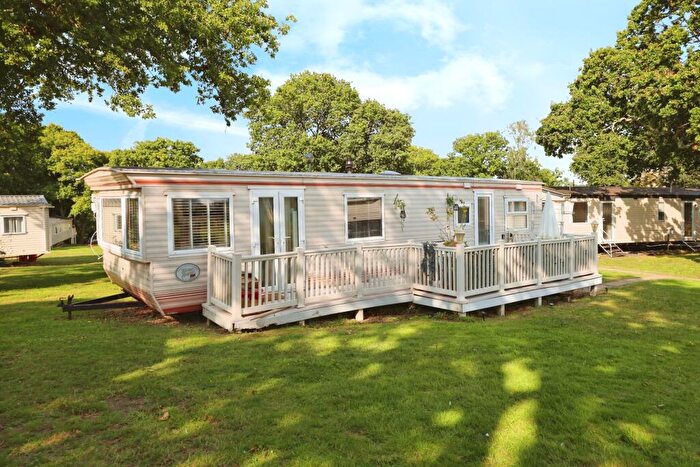 2 Bedroom Detached House For Sale In Thorness Lane, Cowes, Isle Of Wight, PO31