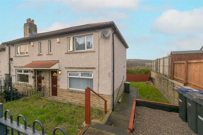 2 Bedroom End Of Terrace House To Rent In West Royd Avenue, Shipley, BD18
