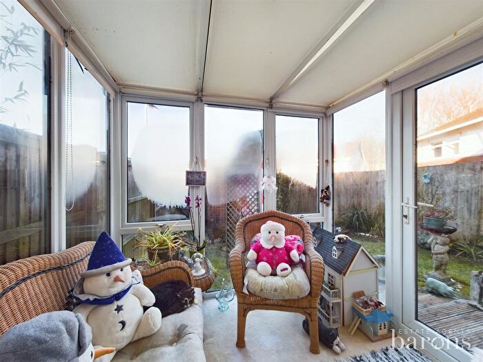 3 Bedroom End Of Terrace House For Sale In Bach Close, Brighton Hill, Basingstoke, RG22