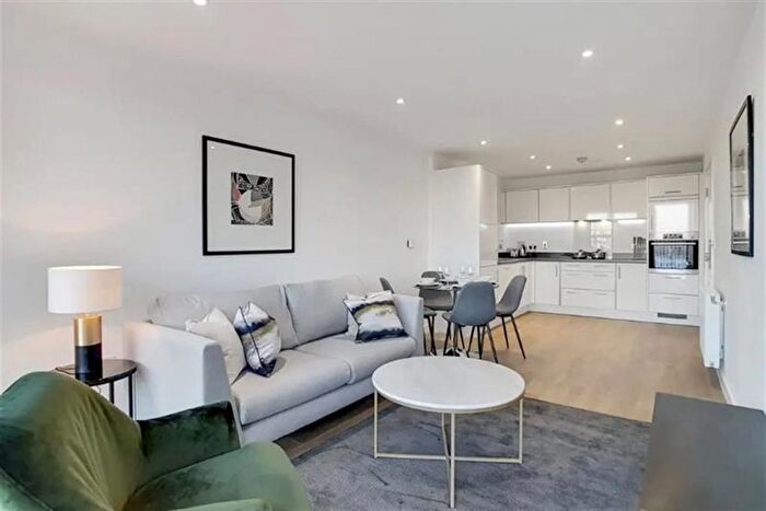 2 Bedroom Flat To Rent In Pavilions Court, E15