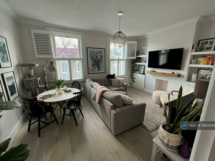 2 Bedroom Flat To Rent In Russell Road, London, N13