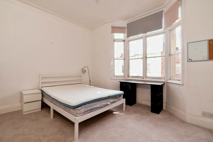 3 Bedroom Flat To Rent In Parkway, London, NW1