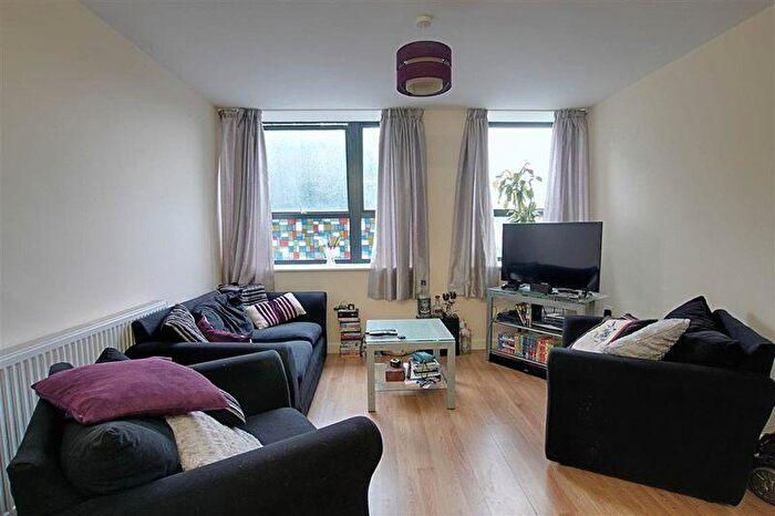 1 Bedroom Flat To Rent In Lower Bristol Road, Bath, BA2