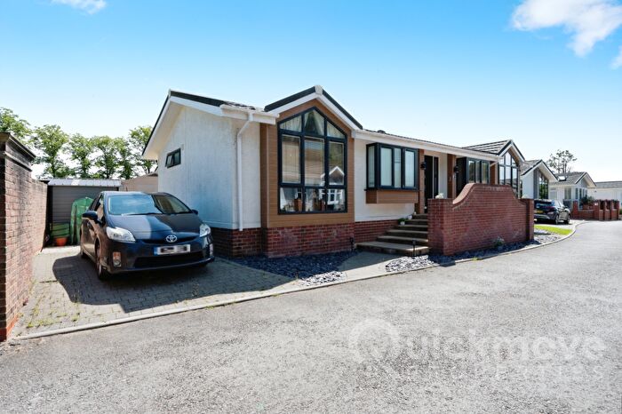 2 Bedroom Park Home For Sale In Billingshurst, West Sussex, RH14