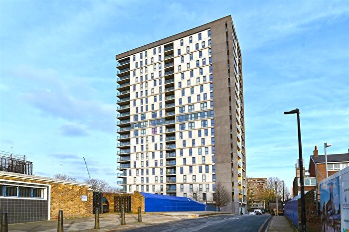 2 Bedroom Flat To Rent In Panoramic Tower, Poplar, E14