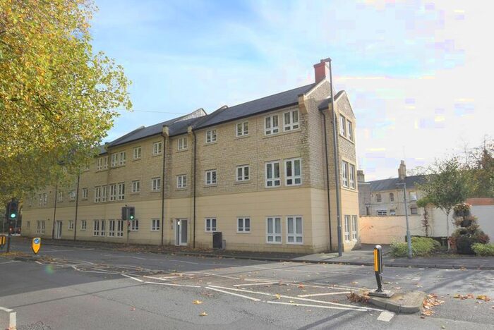 2 Bedroom Flat For Sale In Frome Road, Radstock, BA3