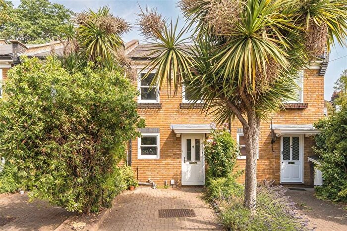 2 Bedroom Property For Sale In Saddlers Mews, South Lambeth, SW8