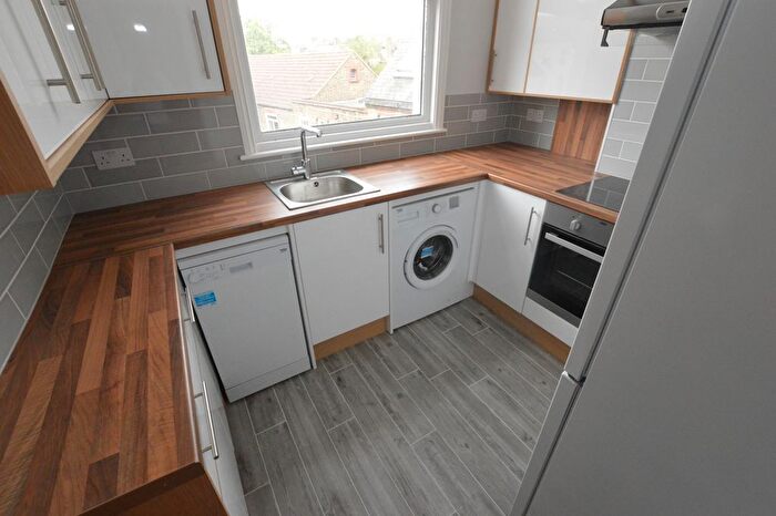1 Bedroom Flat To Rent In Lower Addiscombe Road, Croydon, CR0