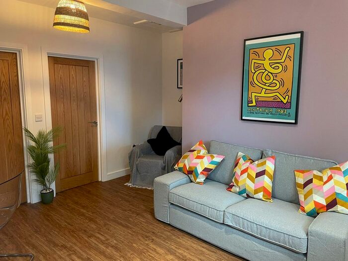 2 Bedroom Flat To Rent In Glenfrome Road, St Werburghs, Bristol, BS2