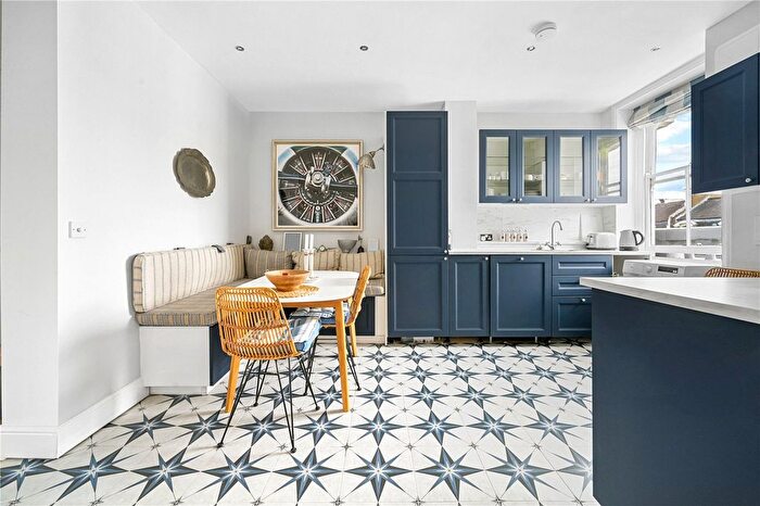 1 Bedroom Flat To Rent In Stafford Terrace, Kensington, W8