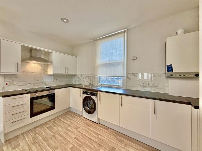 2 Bedroom Flat To Rent In Upper Square, Isleworth, TW7