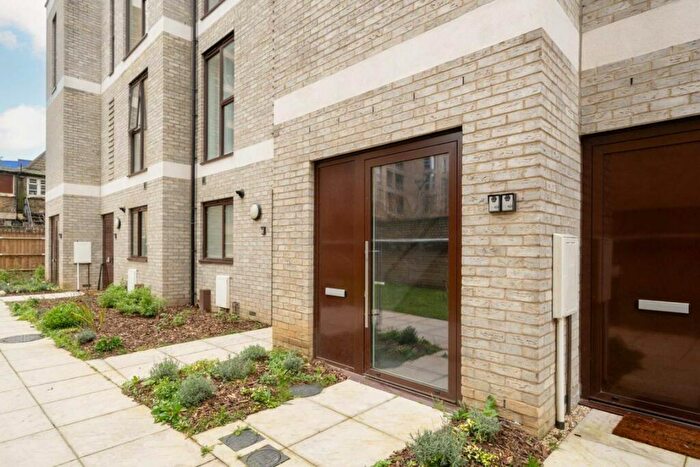 3 Bedroom Maisonette For Sale In Ealing Road, Wembley, HA0