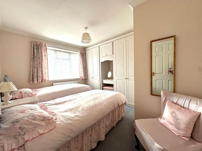 4 Bedroom Detached House For Sale In Conyngham Road, Meadowfields, Northampton, NN3