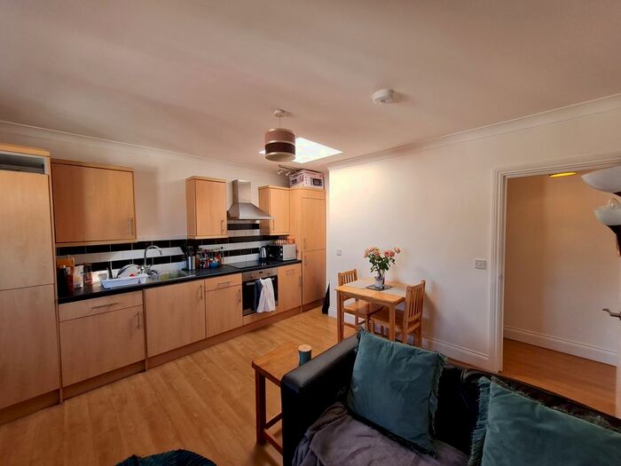 1 Bedroom Flat To Rent In Station Road, Rickmansworth WD3