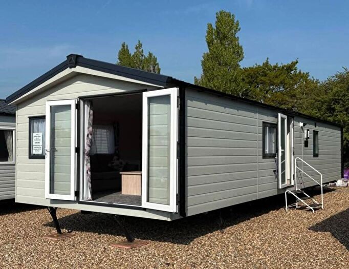 2 Bedroom Caravan For Sale In Flag Hill, Great Bentley, Colchester, CO7