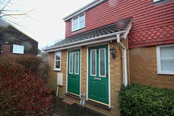 1 Bedroom Maisonette To Rent In Kings Chase, Brentwood, Essex, CM14