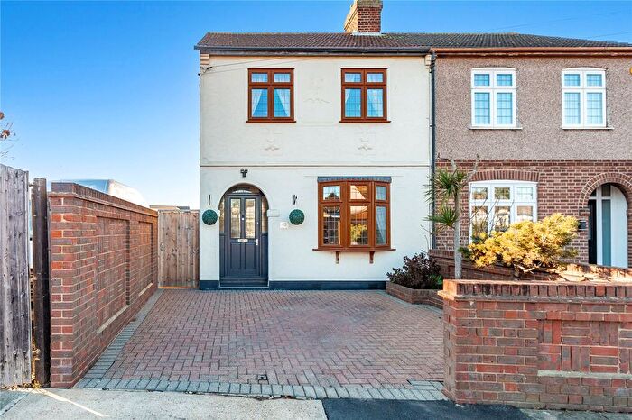 3 Bedroom Semi Detached House For Sale In Babington Road, Hornchurch, RM12