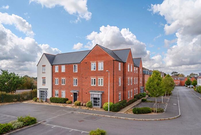 2 Bedroom Flat To Rent In Ifould Crescent, Wokingham, RG40