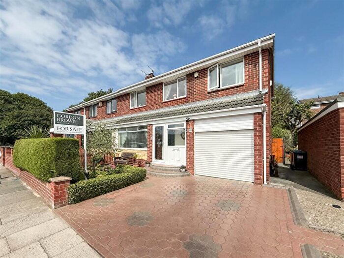 4 Bedroom Semi Detached House For Sale In Frome Gardens, Low Fell, NE9