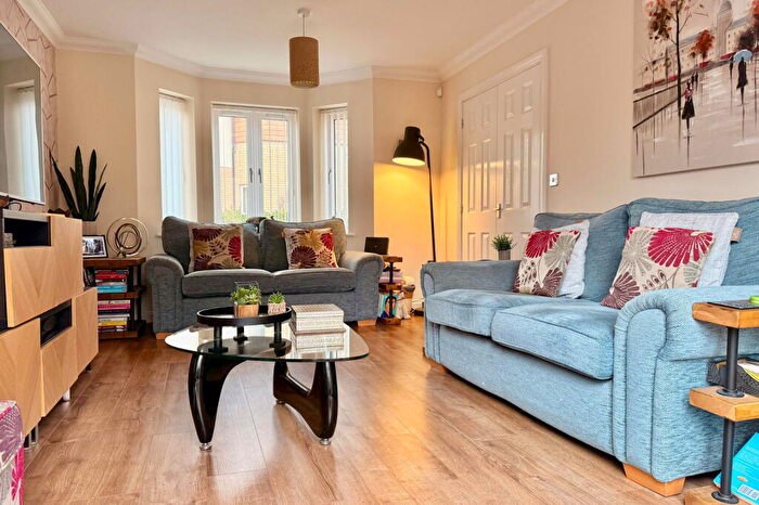 3 Bedroom Detached House For Sale In Welchman Court, Bletchley, MK3 - Photo 2