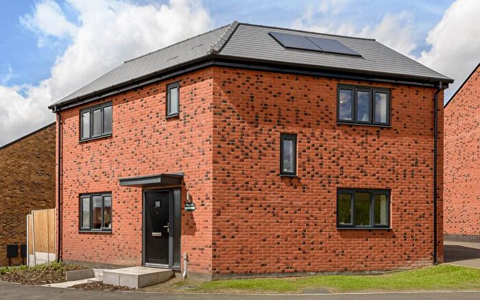 3 Bedroom Detached House For Sale In Ashby Road, Daventry, NN11