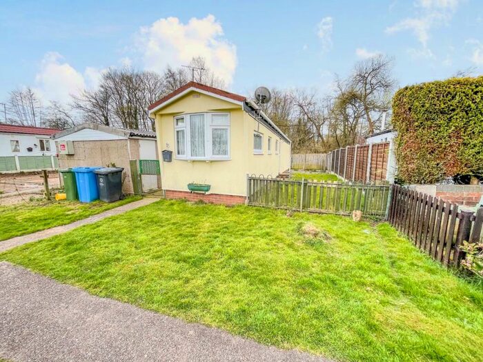1 Bedroom Bungalow For Sale In Hinksford Mobile Home Park, Kingswinford, DY6