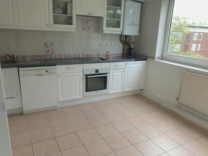 2 Bedroom Flat To Rent In Waverley Road, London, N17