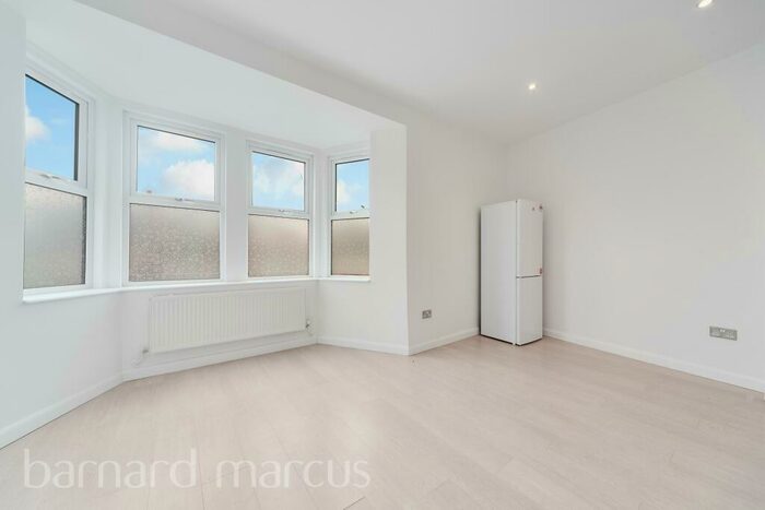 1 Bedroom Apartment To Rent In Upper Richmond Road West, East Sheen, SW14