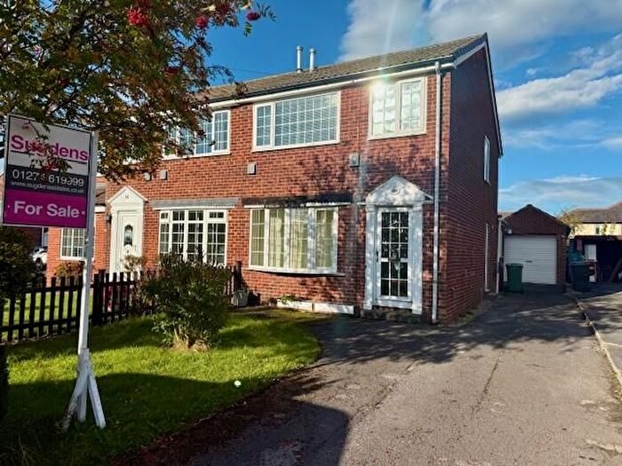 3 Bedroom Semi-Detached House For Sale In Sunnybank Court, Yeadon, Leeds, LS19