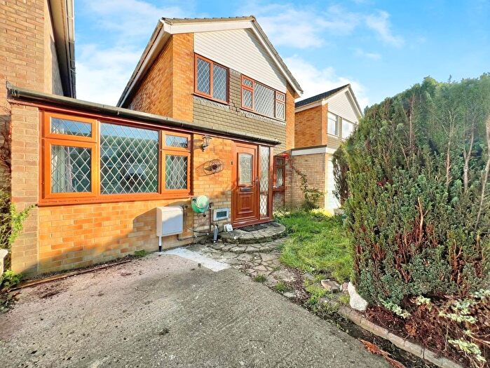 4 Bedroom Link Detached House For Sale In Masefield Crescent, Abingdon, Oxfordshire, OX14