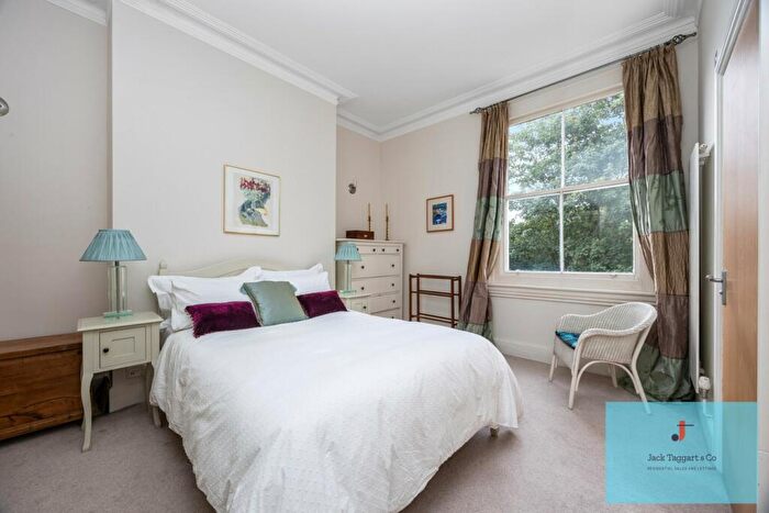 2 Bedroom Apartment For Sale In Wilbury Road, Hove, BN3