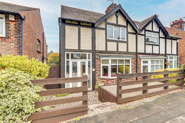 4 Bedroom Semi Detached House For Sale In Sherwood Vale, Nottingham, NG5