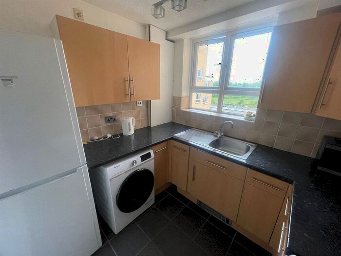 2 Bedroom Flat To Rent In Bathurst Walk, Iver, SL0