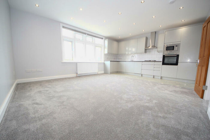 2 Bedroom Flat To Rent In Green Lanes, Winchmore Hill, N21