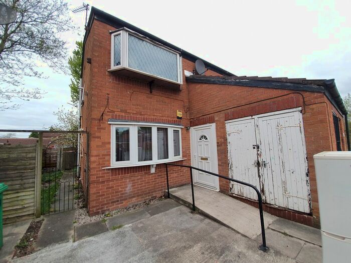 2 Bedroom Maisonette To Rent In East Road, Manchester, M12