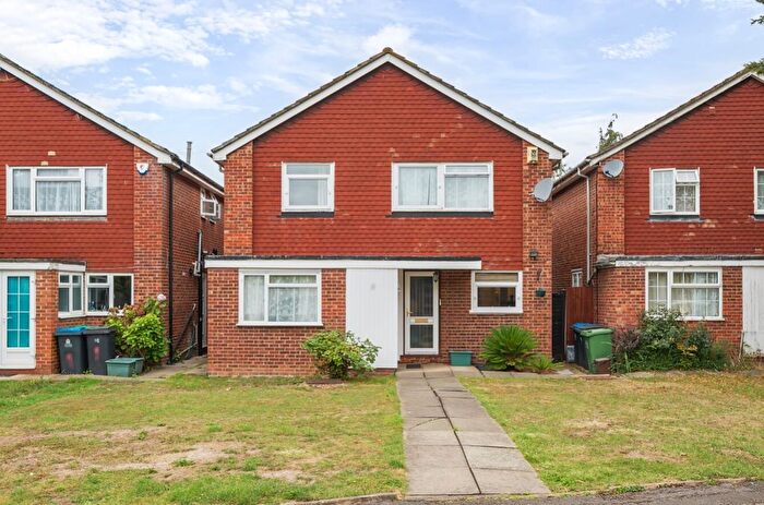 4 Bedroom Detached House For Sale In Kingswood Close, New Malden, Surrey, KT3