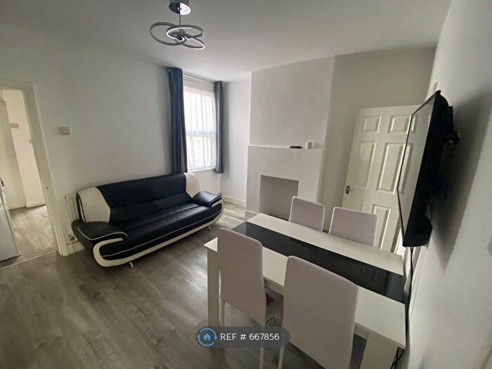 2 Bedroom Terraced House To Rent In Reading, Reading, RG1