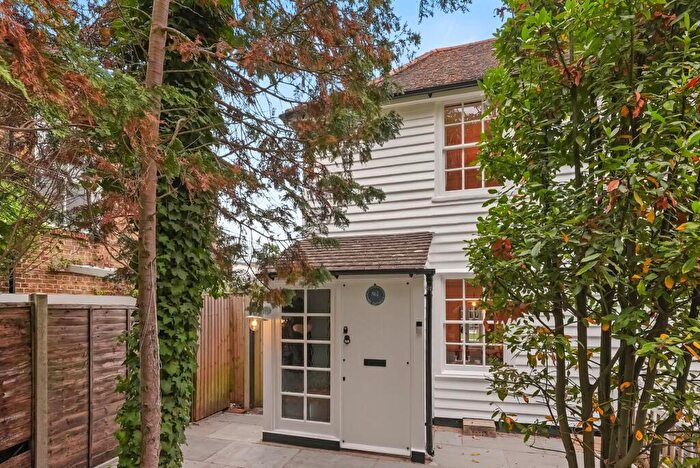 2 Bedroom Cottage For Sale In Ewell Road, Cheam, SM3