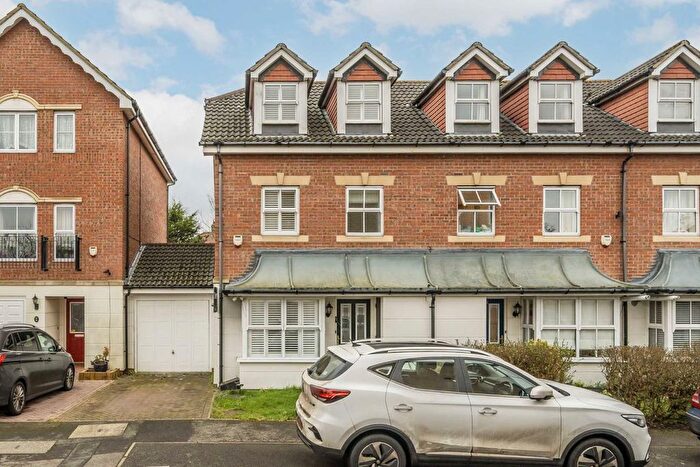 4 Bedroom Semi-Detached House To Rent In Bowater Gardens, Sunbury-On-Thames, TW16