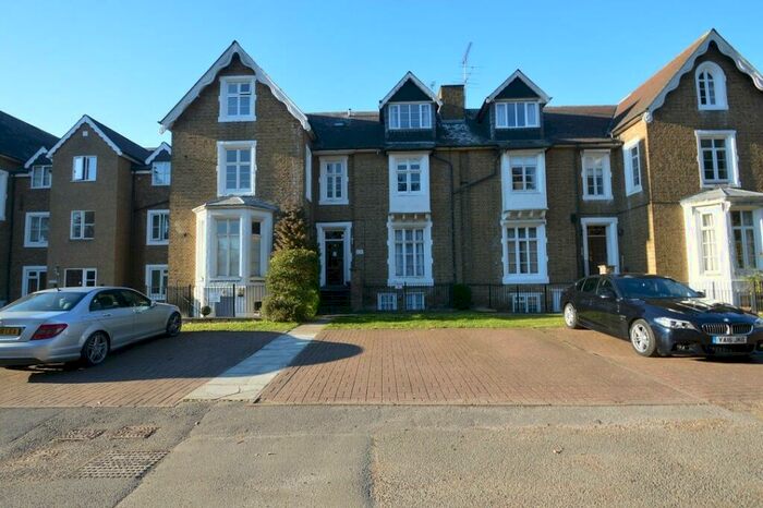 1 Bedroom Apartment To Rent In Upton Park, Slough, Berkshire, SL1