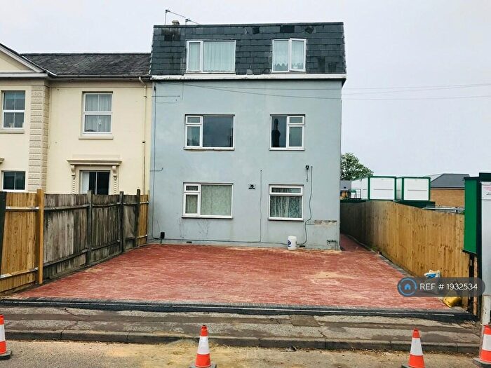 2 Bedroom Flat To Rent In Conifer Court, Southampton, SO15