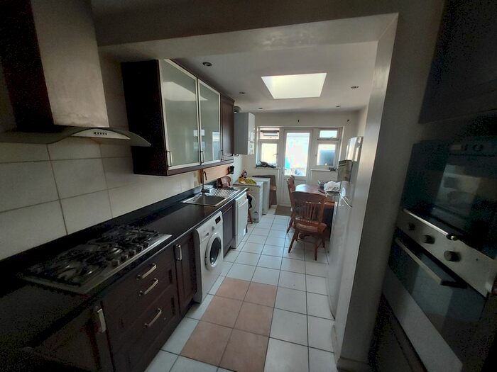 Studio To Rent In Lyndhurst Avenue, London, SW16