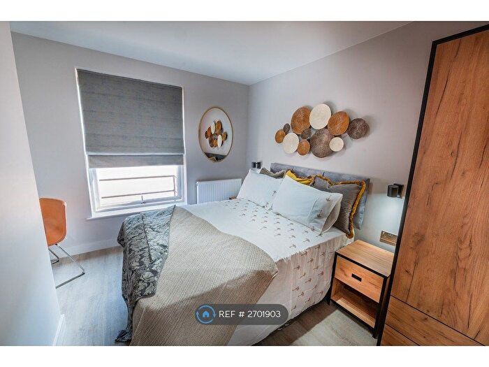 3 Bedroom Flat To Rent In Chatham Street, Reading, RG1