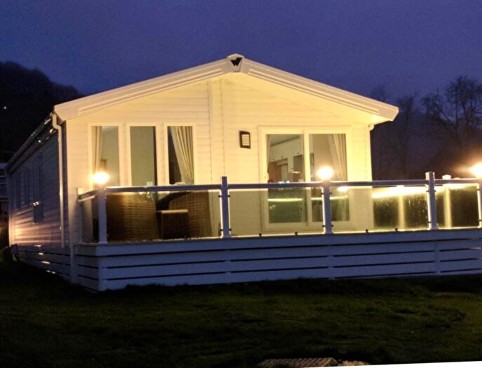 3 Bedroom Lodge For Sale In Lea - Willerby Pinehurst, Pendine, SA33