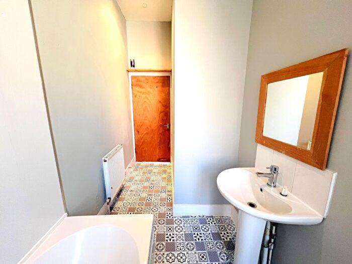2 Bedroom Flat To Rent In High Street, Paisley, PA1