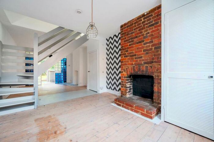 2 Bedroom Terraced House To Rent In High Path Road, Merrow, Guildford, GU1