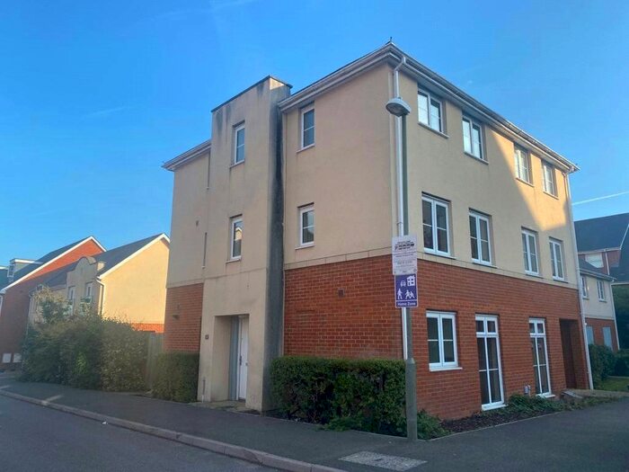 4 Bedroom Terraced House To Rent In Parritt Road, Redhill, Surrey, RH1